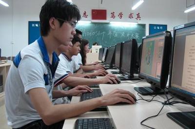重慶市工業(yè)學(xué)校計(jì)算機(jī)平面設(shè)計(jì)專業(yè)與重慶軟件開發(fā)行業(yè)的融合發(fā)展